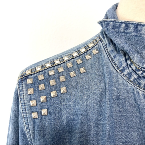 Gap- Cotton Chambray Button Down Shirt with Pyramid Stud Detail Size XS - Picture 6 of 11